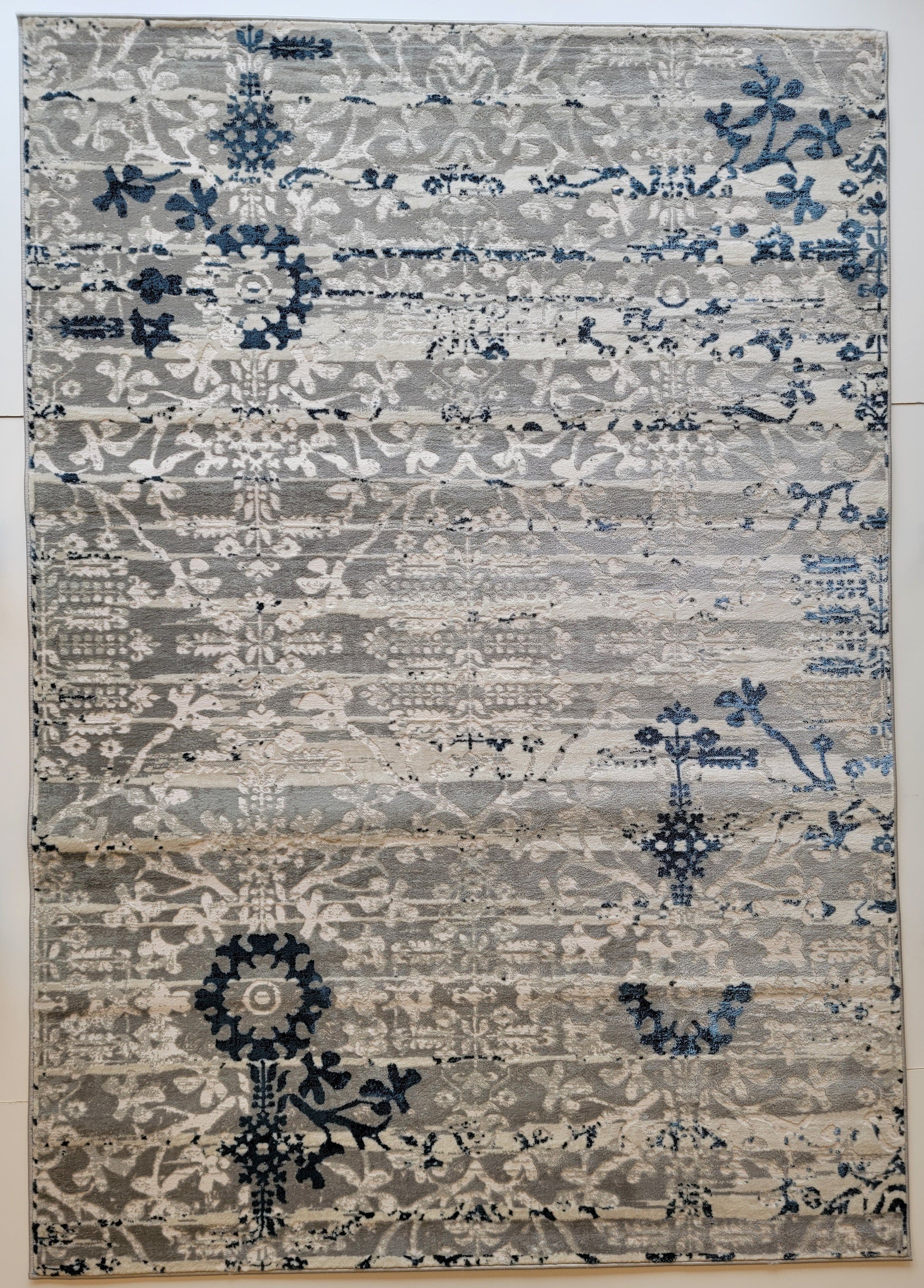 Airmont Damask Area Rug. White Smoke , Gray, and Navy 